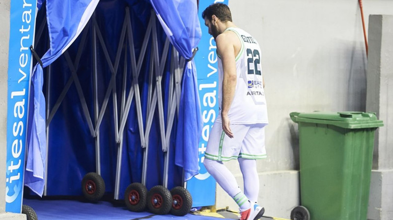 Sasari aizsargs Stefano Džentile. Foto: FIBA