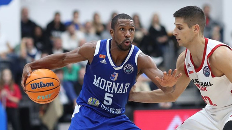 "Mornar" amerikānis ar Melnkalnes pasi Dereks Nīdhems. Foto: FIBA