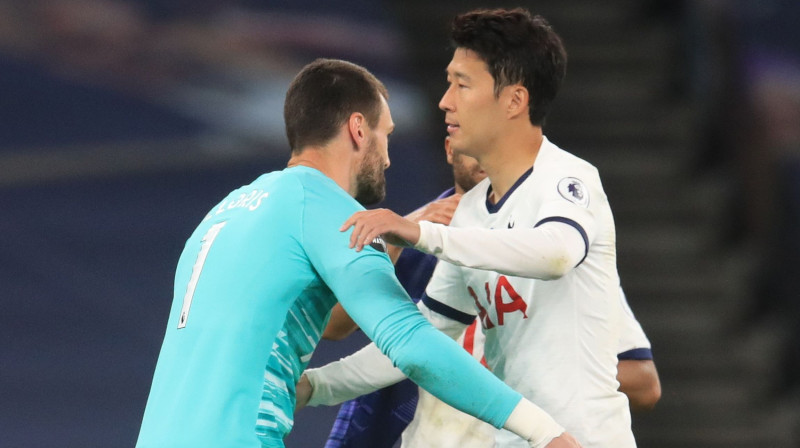 Igo Lorī un Hinmins Sons atzīmē uzvaru pret "Everton". Foto: Reuters/Scanpix