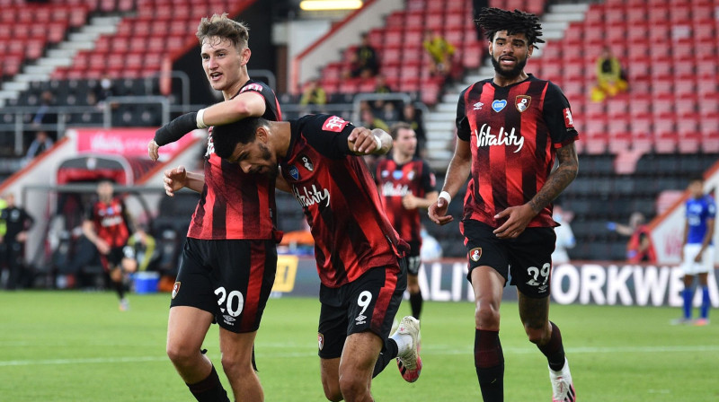 "Bournemouth" spēlētāji priecājas par otrajiem gūtajiem vārtiem. Foto: AFP/Scanpix