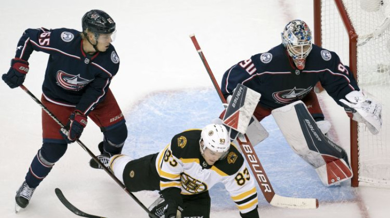 Elvis Merzļikins spēlē pret Bostonu. Foto: AFP/Scanpix