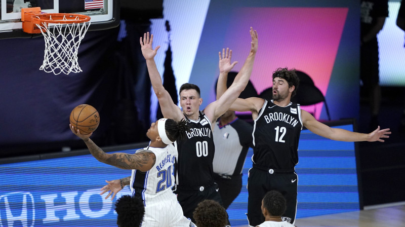 Rodions Kurucs šī vakara spēlē pret "Magic". Foto: AP/Scanpix.