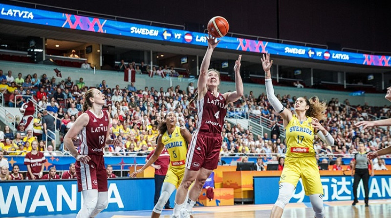 Paula Strautmane "Women`s EuroBasket 2019" spēlē pret Zviedriju. Foto: FIBA