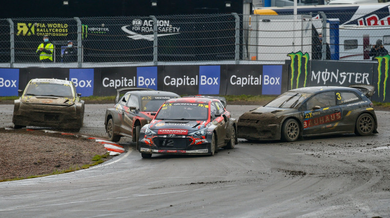 Pēdējā līkuma cīņas. Foto: WorldRX