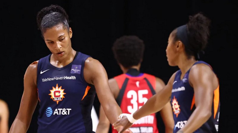 Alisa Tomasa: iespaidīgs sniegums "play-off", spītējot trīs savainojumiem. Foto: WNBA