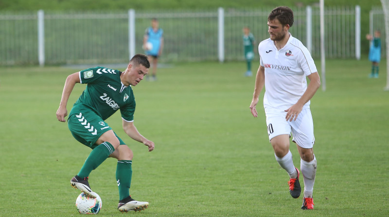 Valērijs Šabala (baltajā formā) pret Kauņas "Žalgiri". Foto: Rokas Lukoševičius/15min.lt/Scanpix