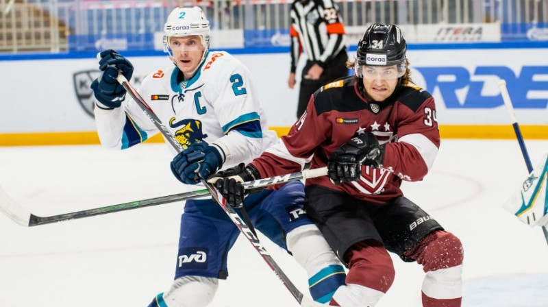 Džeisī Lipons (Nr. 34) cīņā pret Sočiem. Foto: Kaspars Volonts/dinamoriga.lv