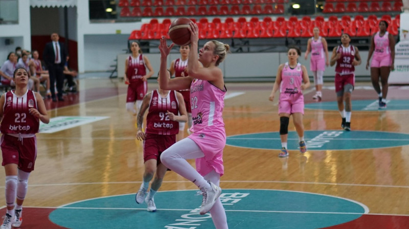 Kitija Laksa un "Kayseri": ceturtā uzvara pēc kārtas. Foto: Kayseri basketbol