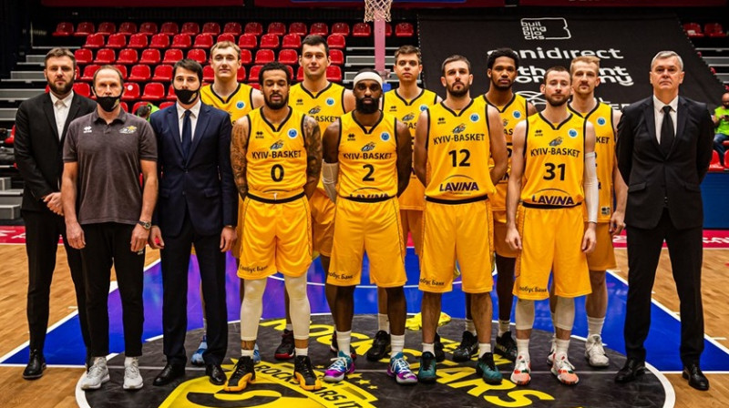 "Kyiv Basket" komanda un Ainars Bagatskis (pirmais no labās puses). Foto: FIBA