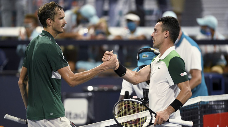 Daniils Medvedevs un Roberto Bautista-Aguts. Foto: AP/Scanpix