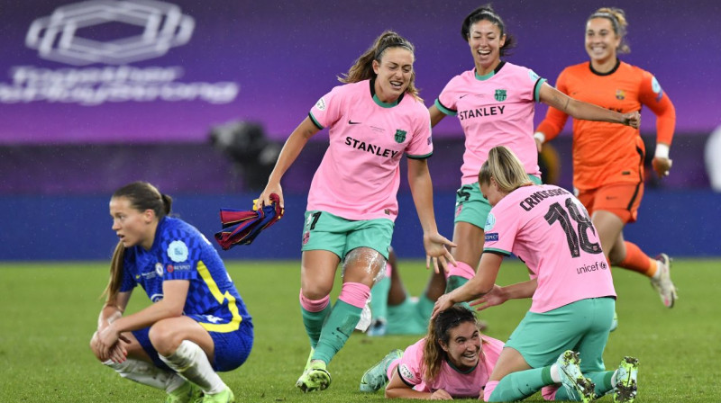 "Barcelona" spēlētāju prieki UEFA Sieviešu Čempionu līgas finālā. Foto: Martin Meissner/AP/Scanpix