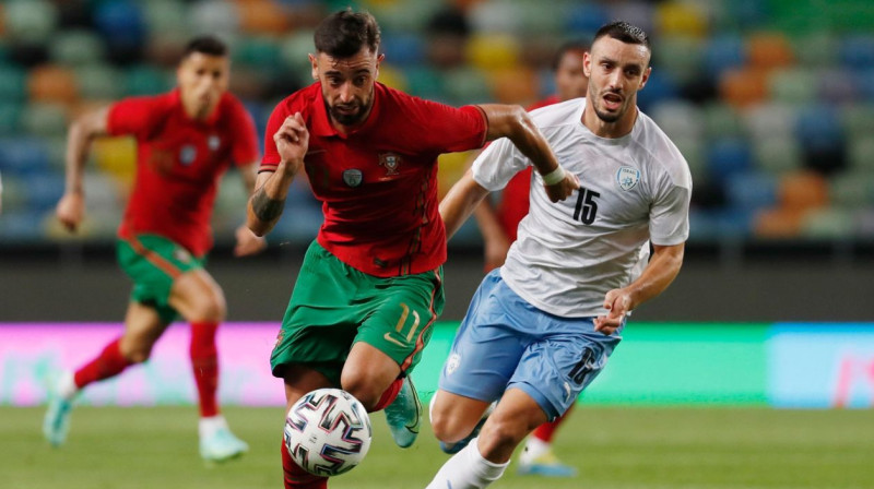 Brunu Fernandišs ar bumbu. Foto: Reuters/Scanpix