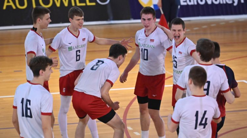 Latvijas volejbolisti Eiropas U17 čempionātā. Foto: CEV.eu