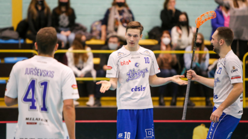 Pirmos vārtus guvis cēsnieks Edgars Puriņš (#10). Foto: Ritvars Raits, floorball.lv