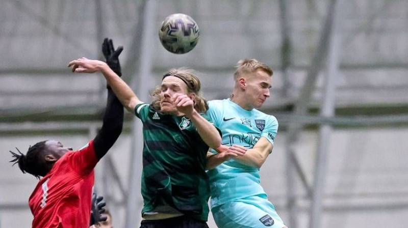 Delī Alampasu un Ivo Minkevičs pārbaudes spēlē pret "Valmieru" (0:0). Foto: Valmiera FC