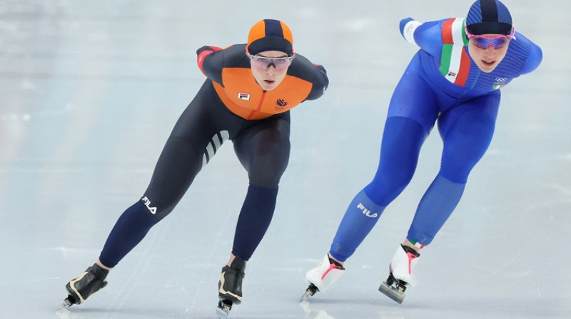 Irēne Shautena plecu pie pleca ar Frančesku Lolobrigidu. Foto: Reuters/Scanpix