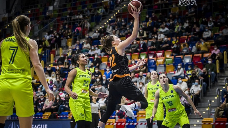 Vanesa Jasa uzbrūk Prāgas grozam. Foto: EuroLeague Women