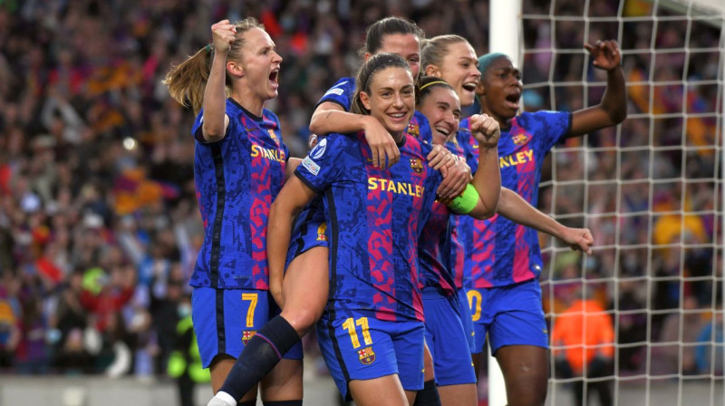 "Barcelona" futbolistes svin vārtu guvumu. Foto: Sara Aribo/Zumapress.com/Scanpix