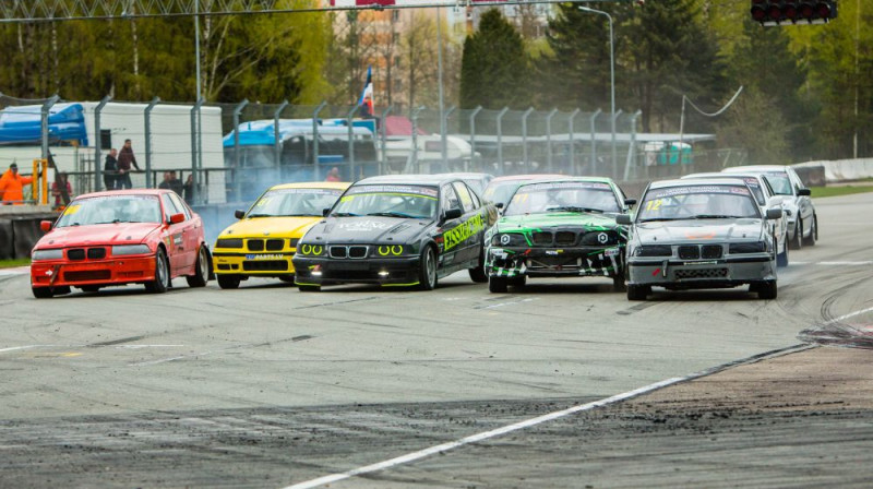 BMW RX 3000 klasē ar uzvaru pārsteidza debitants Ralfs Igaveņš. Foto: Kalvis Zaļaiskalns