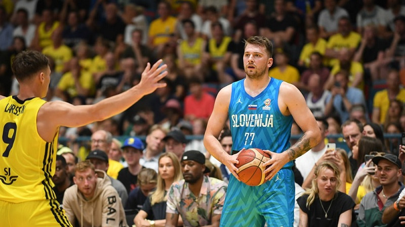 Luka Dončičs 2022. gada 3. jūlijā Stokholmā. Foto: FIBA