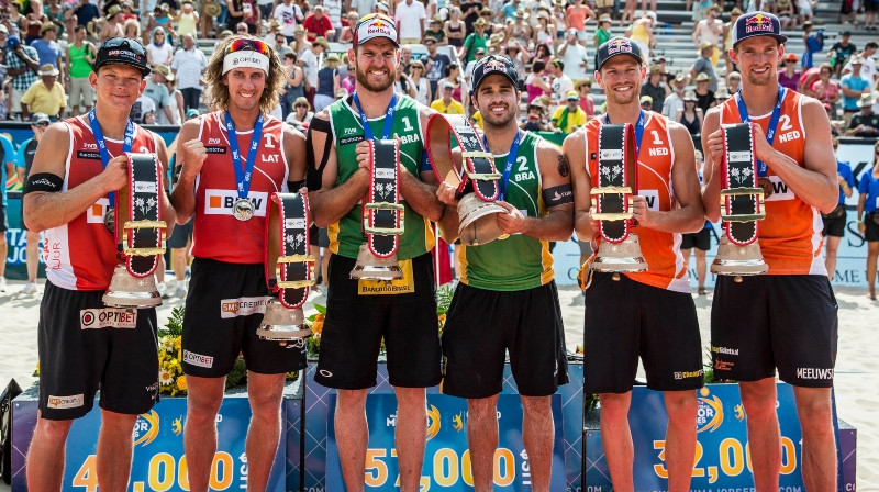 2015. gadā Samoilovs/Šmēdiņš Gštādē izcīnīja otro vietu un pirmoreiz nopelnīja govju zvanus. Foto: FIVB