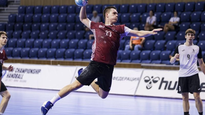 Latvijas U20 handbola izlase uzbrukumā. Foto: handball.lv