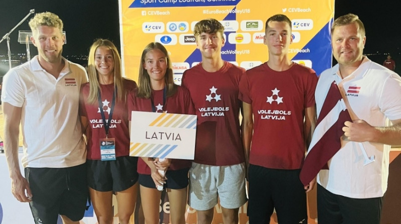 Latvijas delegācija U18 Eiropas čempionātā. Foto: volejbols.lv