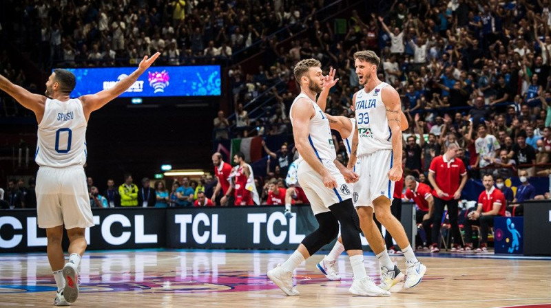 Itāļu gaviles pēc panākuma ''EuroBasket 2022'' spēlē pret Horvātiju. Foto: FIBA