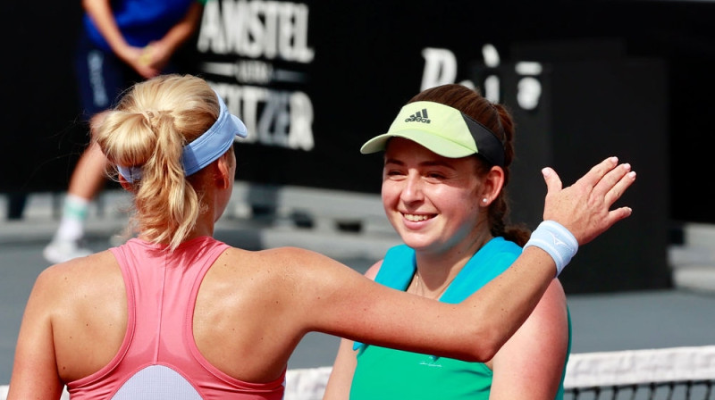 Ludmila Kičenoka un Aļona Ostapenko. Foto: Prensa GDL Open 2022 / guadalajaraopen.com