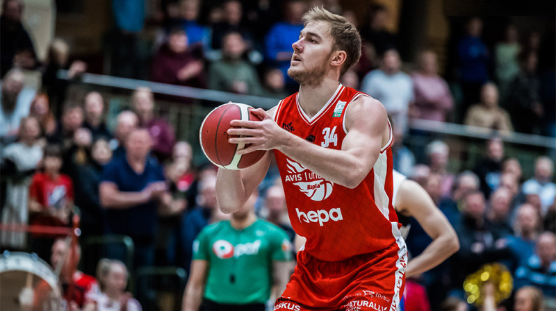 "Raplas" uzbrucējs Tormi Nītss sakrāja "double-double". Foto: Sīms Solmans