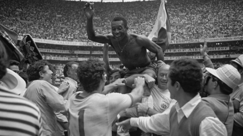 Pelē pēc triumfa 1970. gada Pasaules kausā. Foto: AP/Scanpix