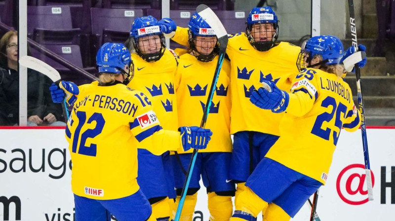 Zviedrijas valstsvienības hokejistes. Foto: IIHF