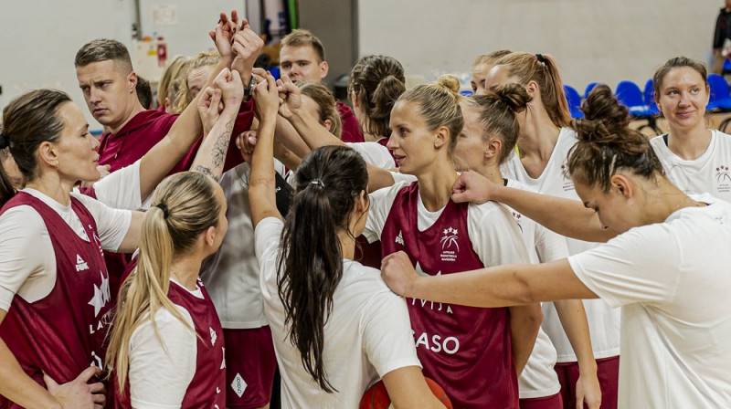 Latvijas sieviešu basketbola valstsvienība 2023. gada 6. novembrī. Foto: Renārs Koris