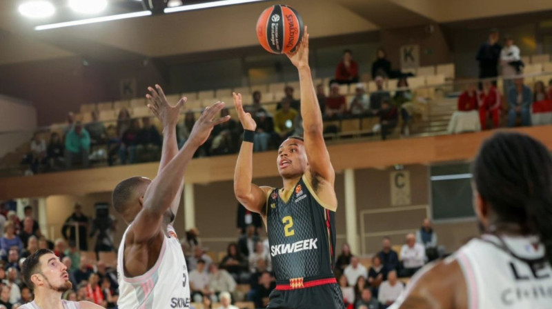 "Monaco" basketbolists Elī Okobo uzbrukumā. Foto: AS Monaco Basket