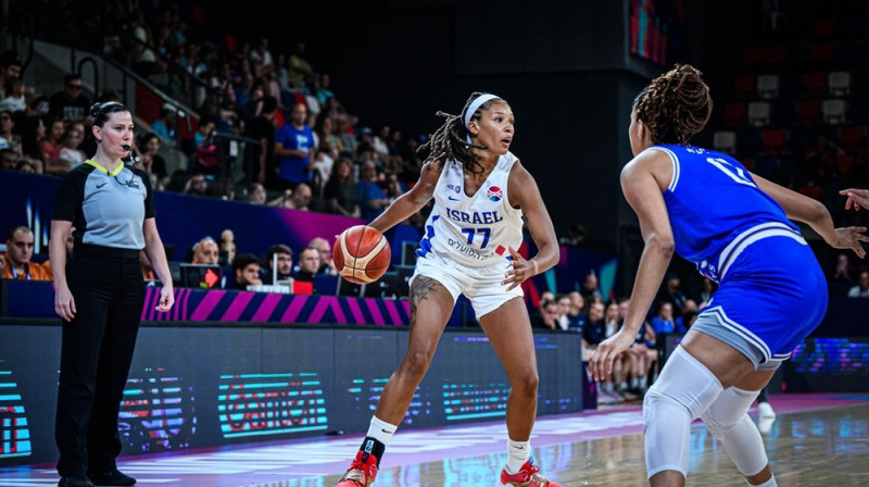 Dženija Simsa spēlē pret Itāliju. Foto: EuroBasket Women
