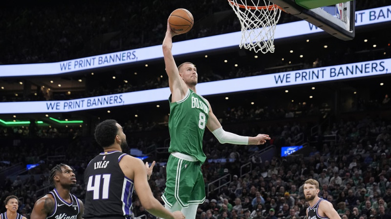 Kristaps Porziņģis 2024. gada 5. aprīlī Bostonā. Foto: AP/Scanpix