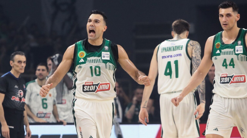 Atēnu "Panathinaikos" līderis Kostas Slukas (Nr. 10) krietni pielika roku, lai nogremdētu savu iepriekšējo klubu. Foto: esake.gr