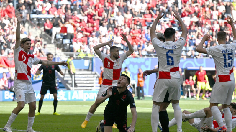 Horvātijas futbolisti cīņā pret Albānijas valstsvienību. Foto: Ren Pengfei/Zumapress.com/Scanpix