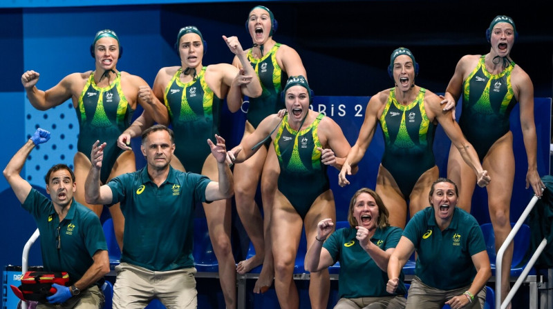 Austrālijas ūdenspolo valstsvienības spēlētājas un treneri. Foto: Water Polo Australia