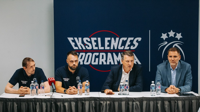 Ivars Ikstens, Edijs Šlesers, LBS prezidents Raimonds Vējonis, ģenerālsekretārs Kaspars Cipruss. Foto: LBS