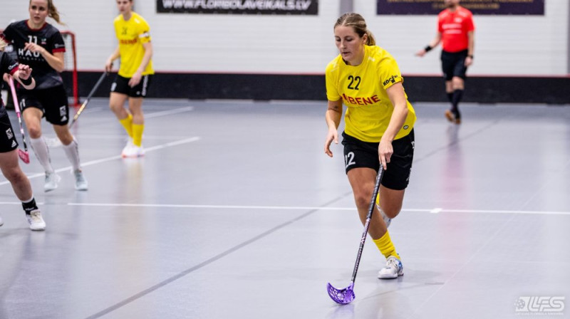 Zane Darša (no labās), foto: Floorball.lv