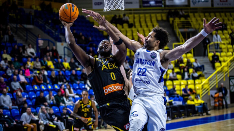 Mirklis no Ramatganas "Maccabi Ironi" un Atēnu AEK spēles. Foto: FIBA