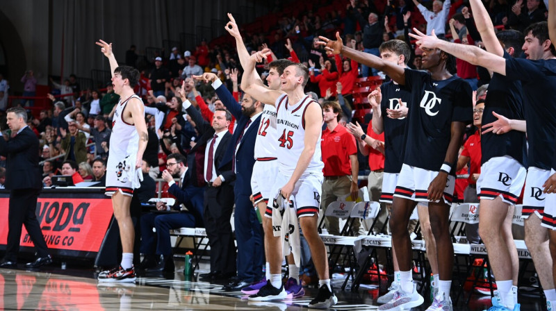 Deividsonas Universitātes "Wildcats" basketbolisti, tostarp Roberts Blūms (Nr. 45).
Foto: Tim Cowie/Davidson College Men's Basketball