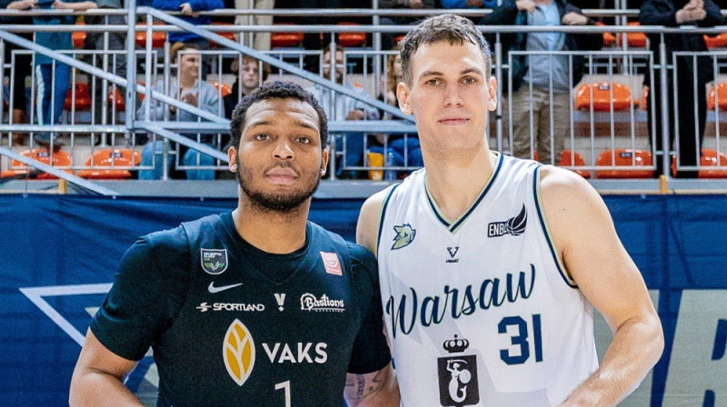 Dakvons Smits un Nikola Radicevičs 2025. gada 23. janvārī. Foto: ENBL
