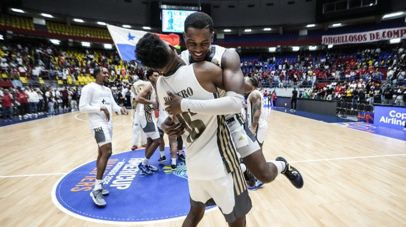 Panamas valstsvienības basketbolisti pēc uzvaras pār Brazīliju. Foto: FIBA