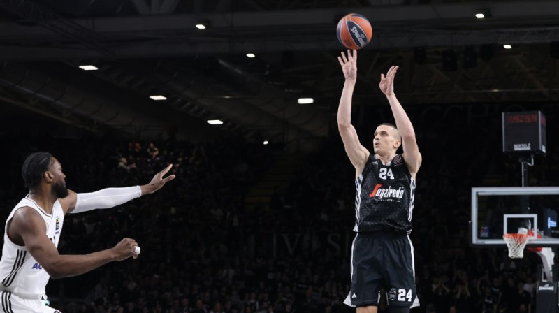 Andrejs Gražulis metienā Foto: ZP/Scanpix