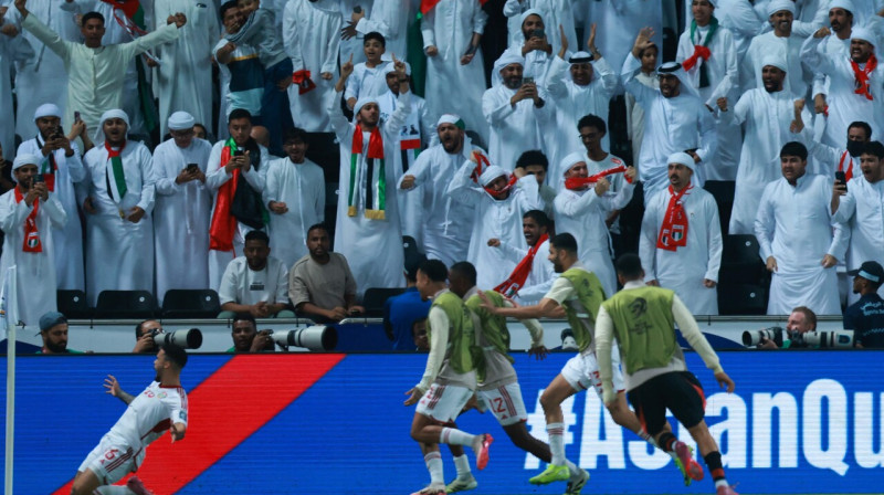 Apvienoto Arābu Emirātu līdzjutēji svin brazīlieša Markusa Vinisiusa Barbosas Meloni vārtu guvumu. Foto: Karim Jaafar/AFP/Scanpix