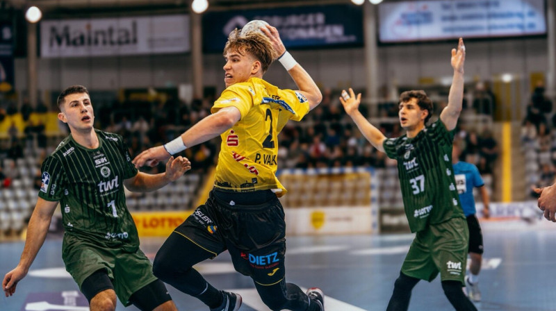 Jānis Pāvels Valkovskis uzbrukumā. Foto: Svenja Sommer/HSC 2000 Coburg