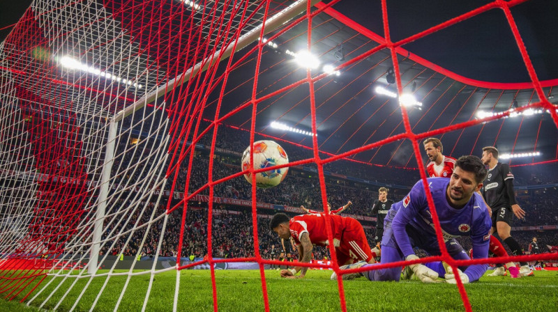Minhenes "Bayern" kolumbieša Luisa Diasa uzvaras vārtu guvuma aina cīņā pret "St. Pauli" no Hamburgas. Foto: Bernd Feil/MIS/Scanpix