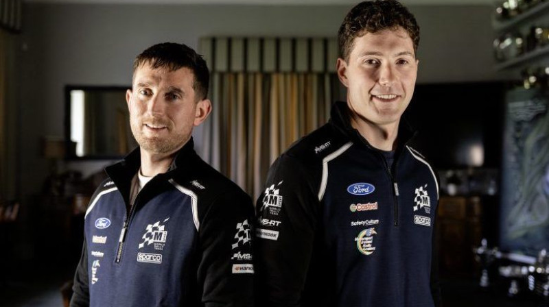 Džons Ārmstrongs (pa labi). Foto: M-Sport Ford
